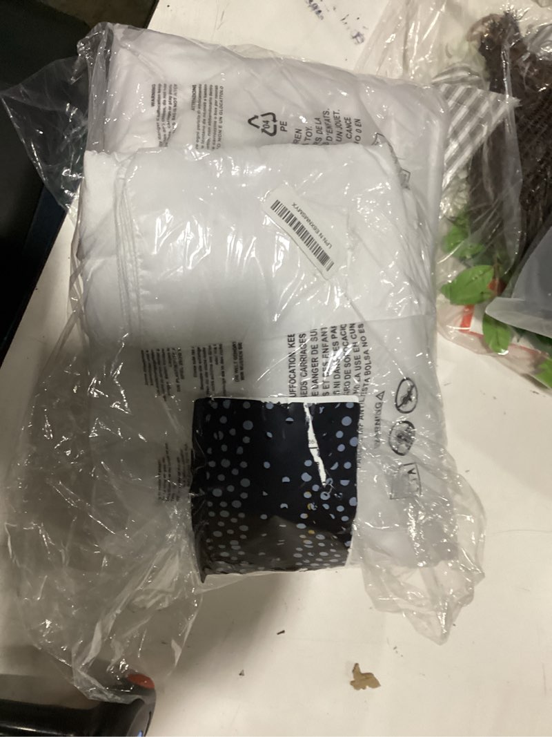 Condition photo showing New/Like New for 8 pack white table cloth 60 x 102 inch rectangular tablecloths for 6 foot rectangle tables, wrinkle resistant white tablecloth washable polyester fabric table covers for party wedding banquet white 8 pack - 60 x 102 inch