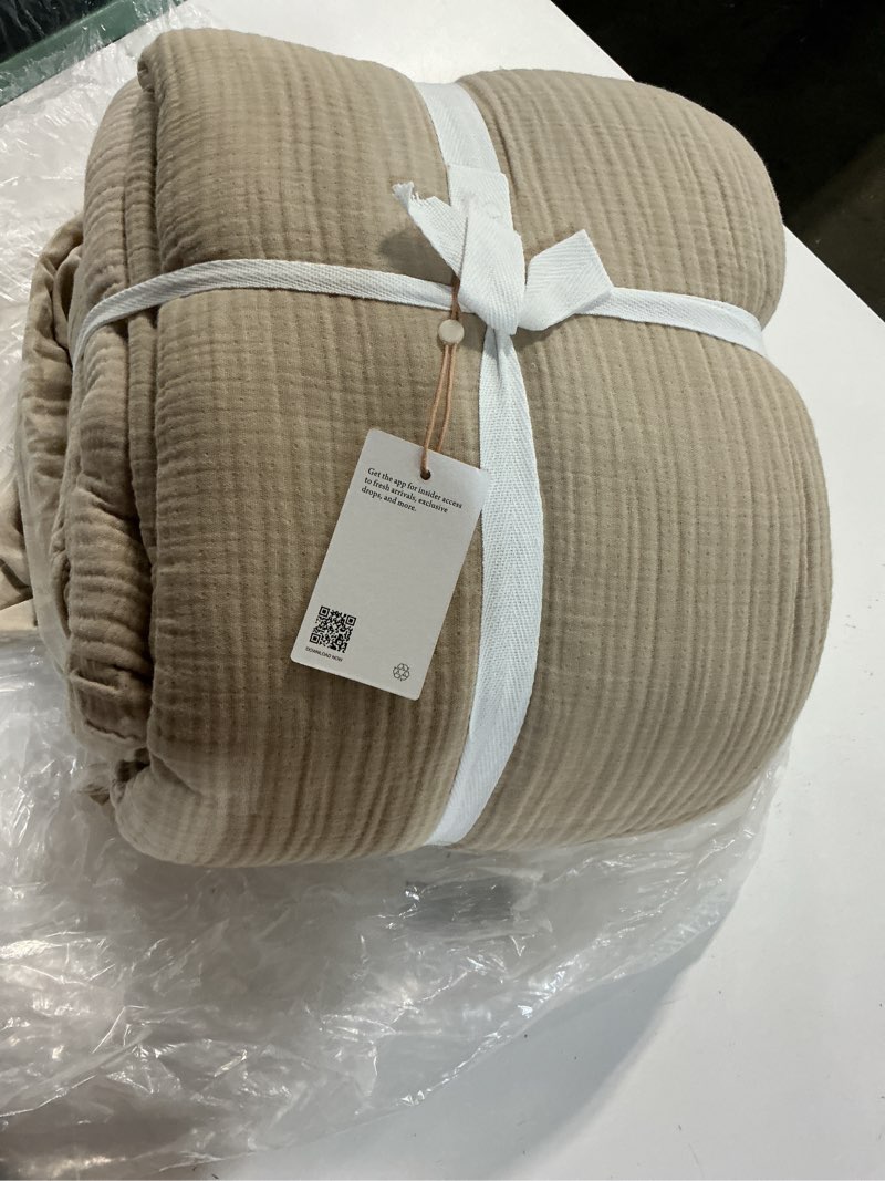 Condition photo showing New/Like New for organic cotton gauze duvet cover set, full/queen, dune