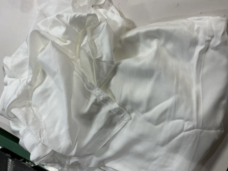 Condition photo showing Good Condition for quince, bamboo duvet cover full/queen white (3pcs)