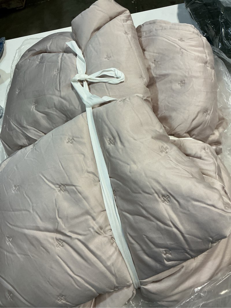 Condition photo showing Good Condition for quince bamboo dream quilt set, king/cal king, soft blush