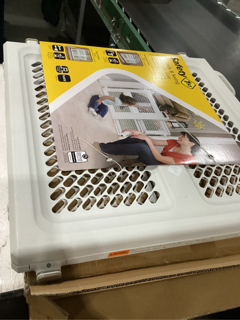 Condition photo showing Good Condition for Safety 1st Lift, Lock and Swing Gate