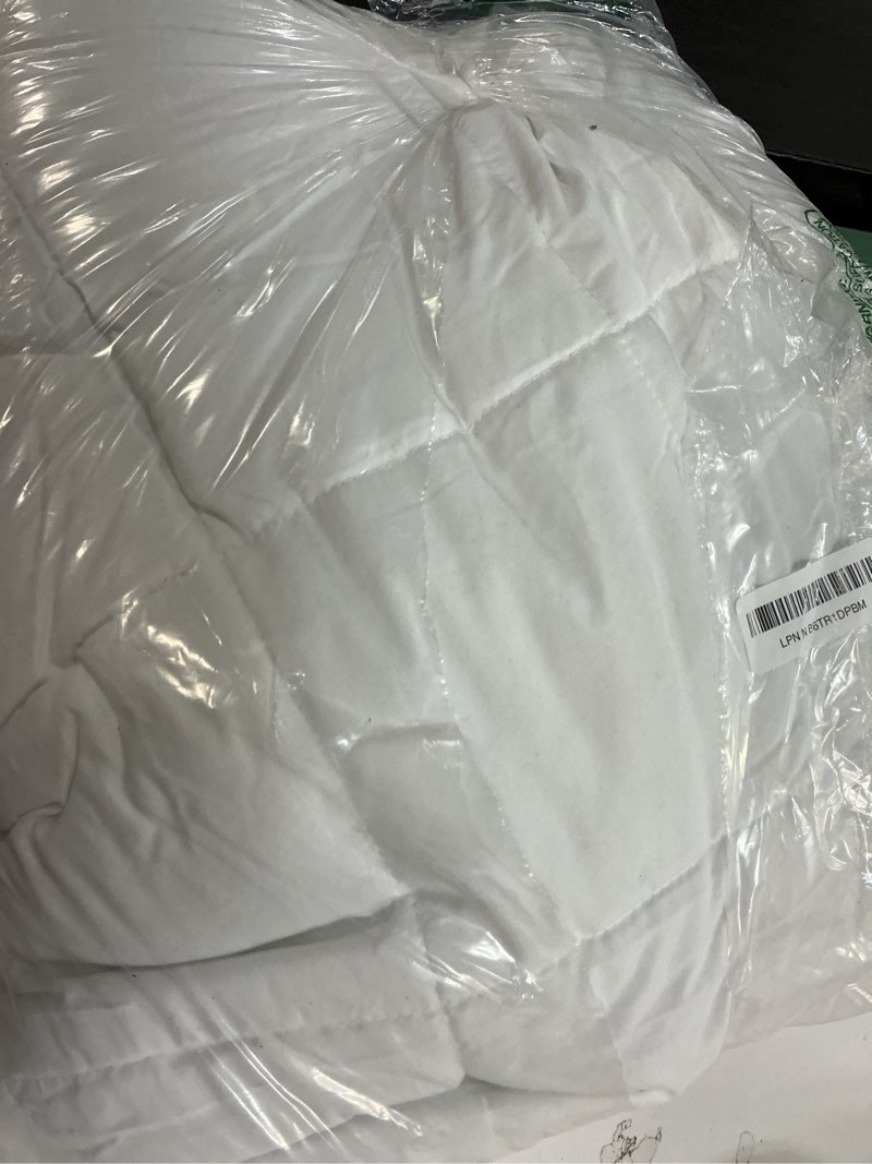 Condition photo showing Good Condition for Weighted Blanket 7lbs Twin Size White 41"x60" Weighted Blankets Heavy Blanket are Comfortable and Cozy White 41*60&7lbs