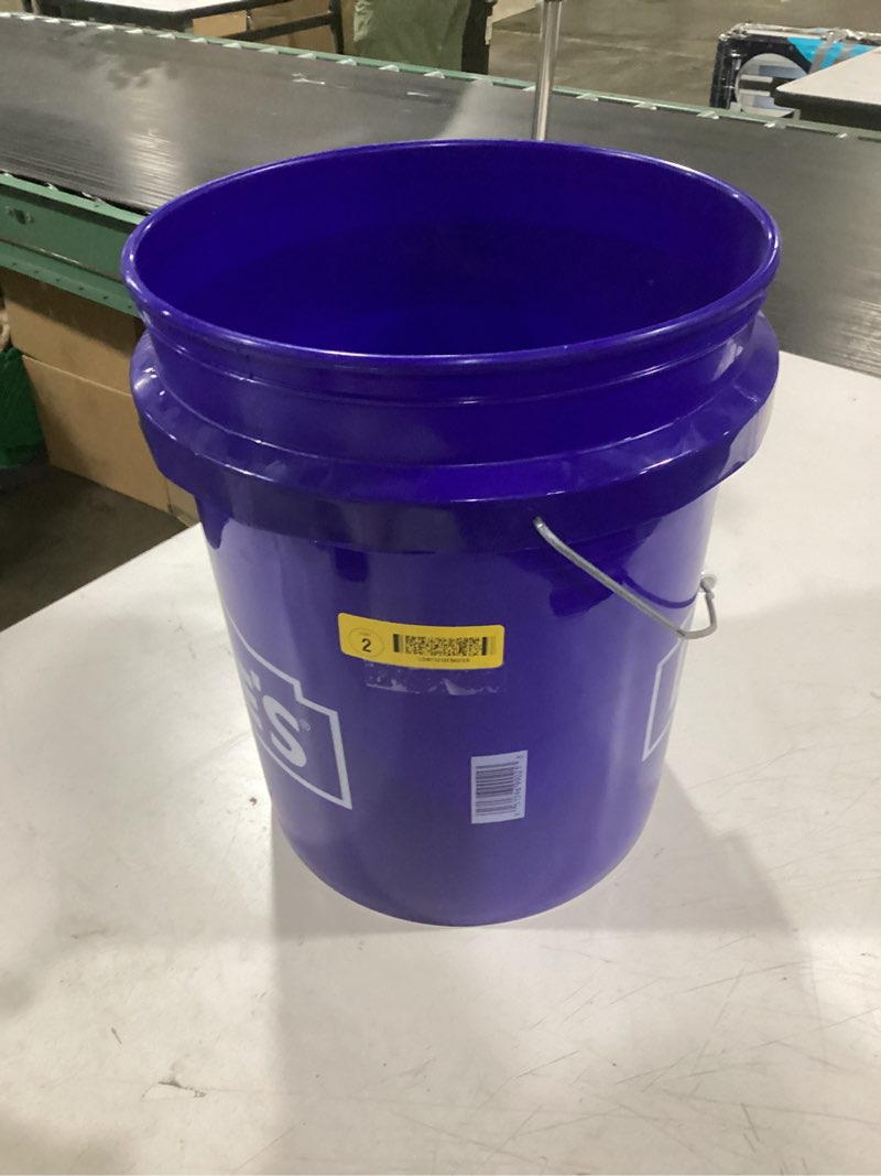 Condition photo showing Good Condition for lowe's 5-gallon plastic general bucket
