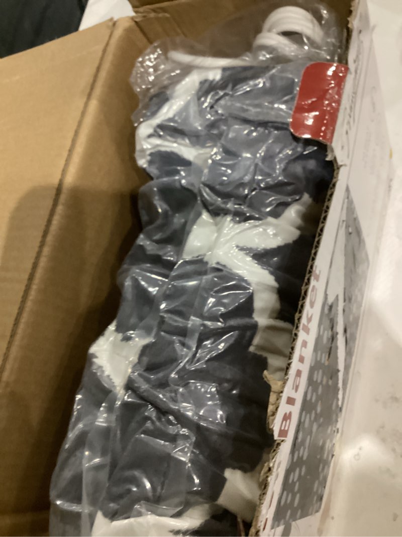 Condition photo showing Good Condition for Homemate Heated Blanket Electric Throw - 50“x60“ Heating Blanket with 10 Fast Heat Levels 8 Hours Auto Off Soft Cozy Flannel Over-Heated Protection ETL Certification Keep Warming in Home Grey Geometry 50"x60"Inch