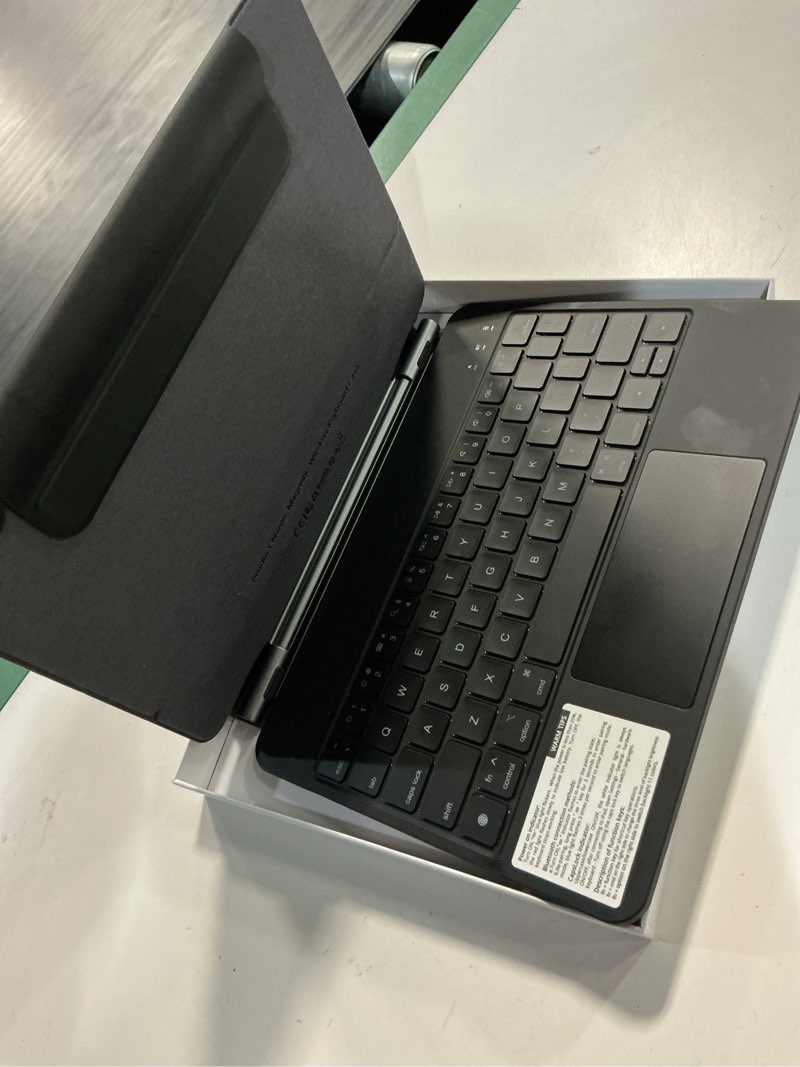 Condition photo showing Good Condition for raymcraft for ipad 11th(a16, 2025)/10th generation case with keyboard, magic keyboard 2022, springy backlit keys, stain-resistant surface, multi-touch trackpad,black for ipad a16 (11th gen) & ipad 10th gen black