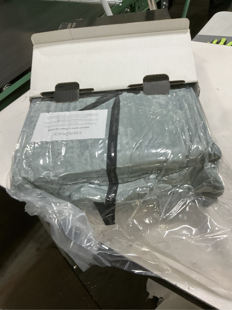 Condition photo showing New/Like New for EVERGRACE Velvet Quilt Set King Size, Luxurious Soft Quilted Bedding Sets, Lightweight Velvet Comforter for All Season, Striped Channel Bedspread Coverlet with 2 Shams, 104" x 92", Blue Linen King Channel Blue Linen