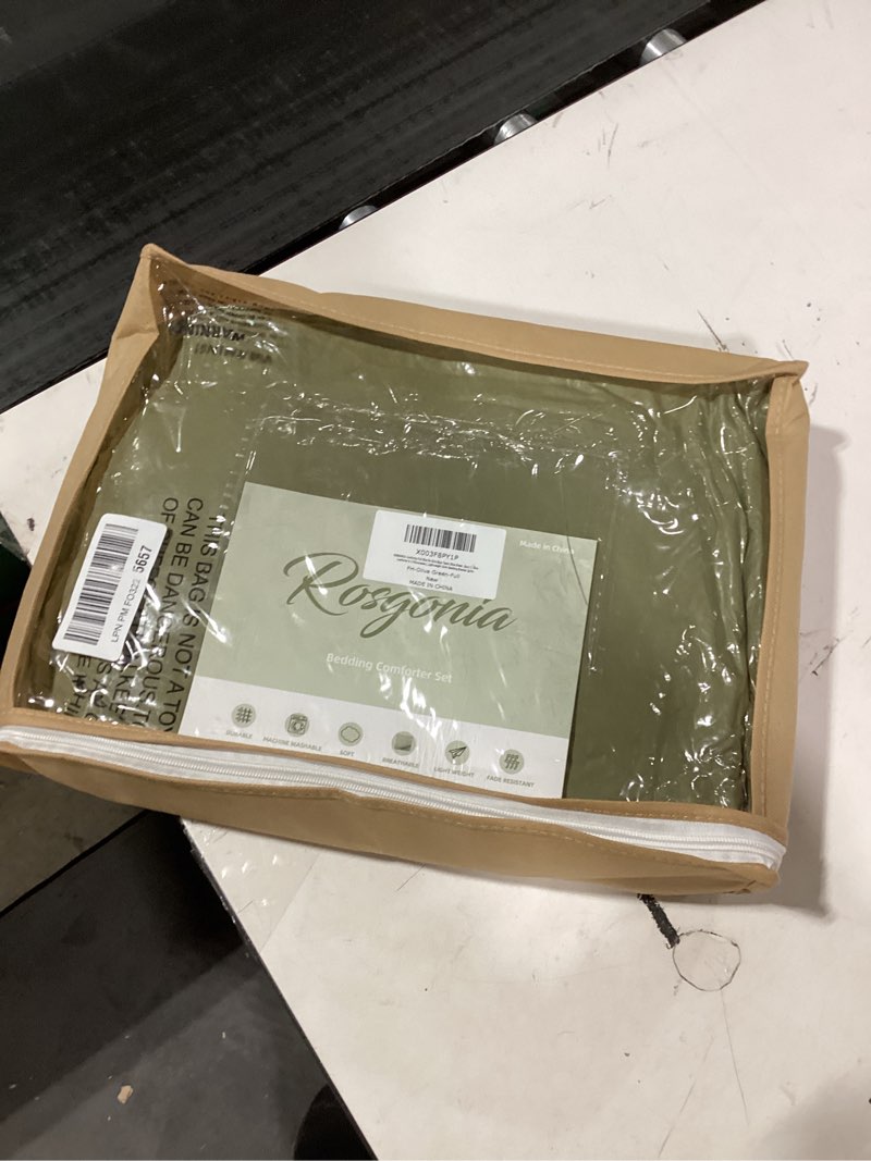 Condition photo showing Good Condition for ROSGONIA Comforter Full Size for Girls Boys Teens Olive Green, 3pcs (1 Olive Comforter & 2 Pillowcases), Lightweight Dorm Bedding Blanket Quilts Full Comforter 79"x90" Olive Green