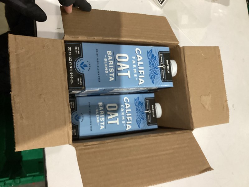 Condition photo showing New/Like New for Califia Farms - Oat Barista Blend Oat Milk, 32 Oz, Dairy Free, Vegan, Plant Based, Gluten Free, Non GMO, Milk Frother, Coffee Creamer 32 Fl Oz (Pack of 1)