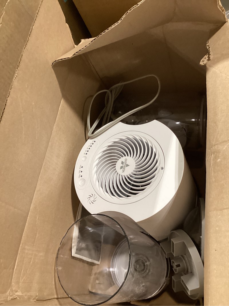 Condition photo showing Good Condition for Vornado EV200 Evaporative Whole Room Humidifier with SimpleTank, 1.5 Gallon Capacity, White, EV200 - 1.5 gallon EV200 - 1.5 gallon Humidifier