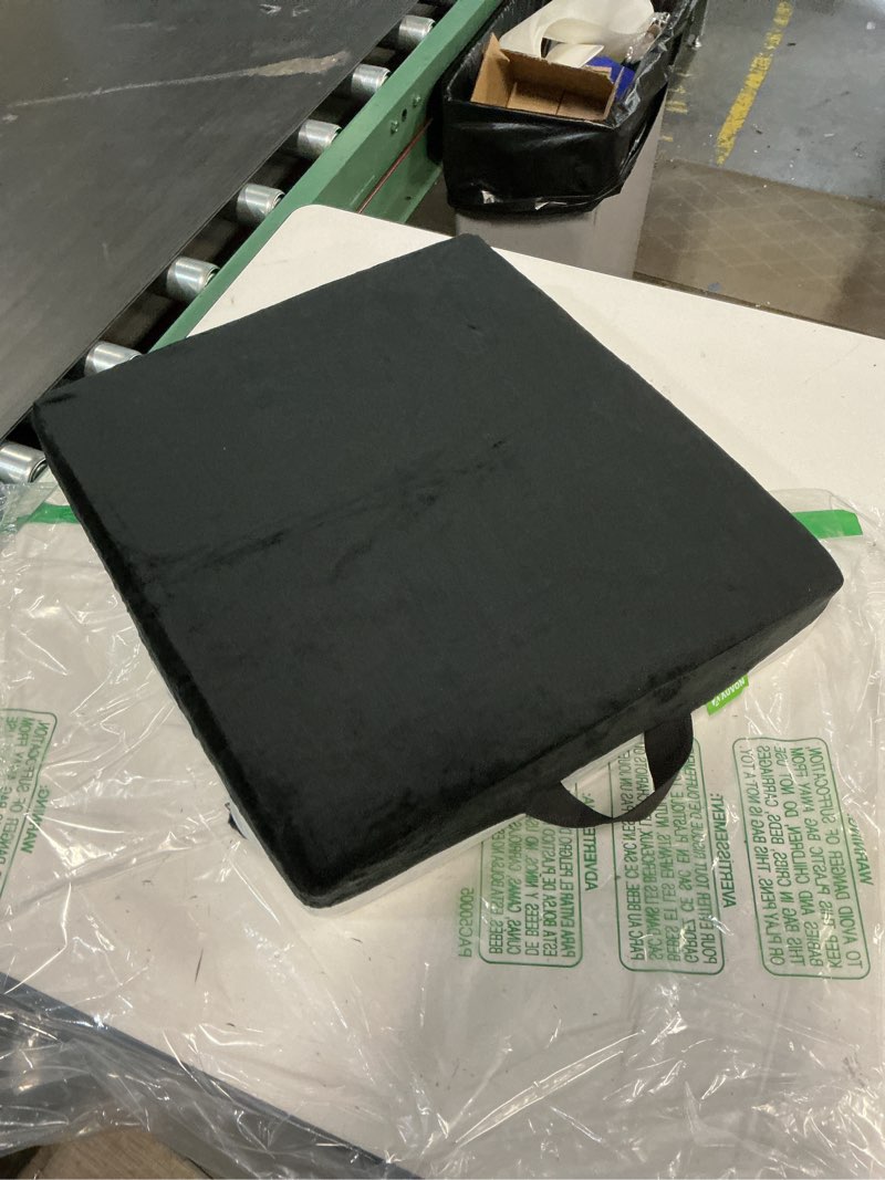 Condition photo showing Good Condition for auvon ventilation seat cushion with innovation heat dissipation design, anti-bedsore wheelchair cushion with supportive memory foam, waterproof & anti-slip cover, improve lower back & tailbone comfort black