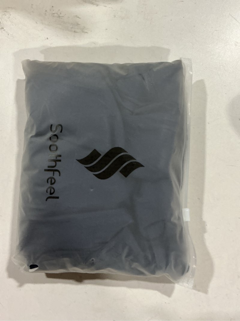 Condition photo showing Good Condition for Soothfeel Men's Joggers Pants with Zipper Pockets Stretch Lightweight Sweatpants Workout Gym Running Athletic Track Pants Men Large Navy