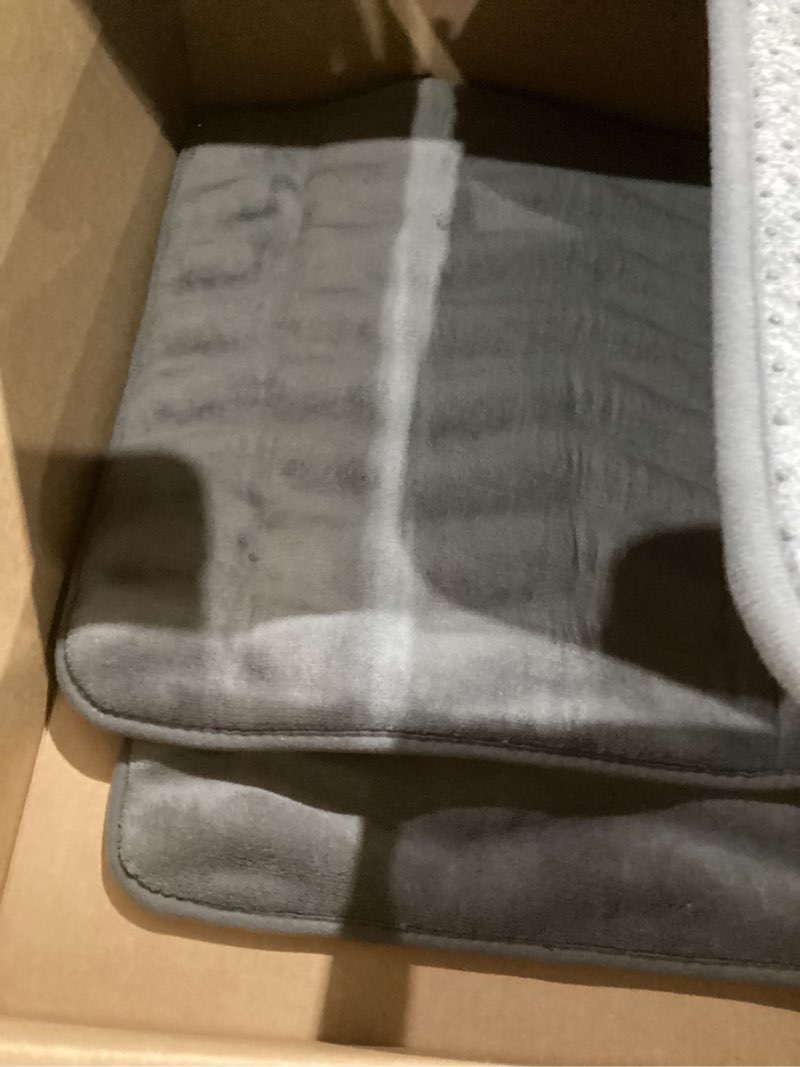 Condition photo showing Good Condition for lavish home bedford home 2 piece memory foam bath mat set - platinum,32 x 20 x .625