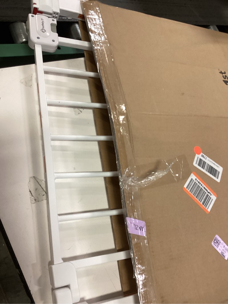 Condition photo showing Good Condition for Safety 1st Easy Install Walk Thru Baby Gate for Doorway With Door, Dog Gates, Fits 29"-38", Easy Install 28" Tall, White 1-Pack 29" to 38" Wide x 28" Tall White