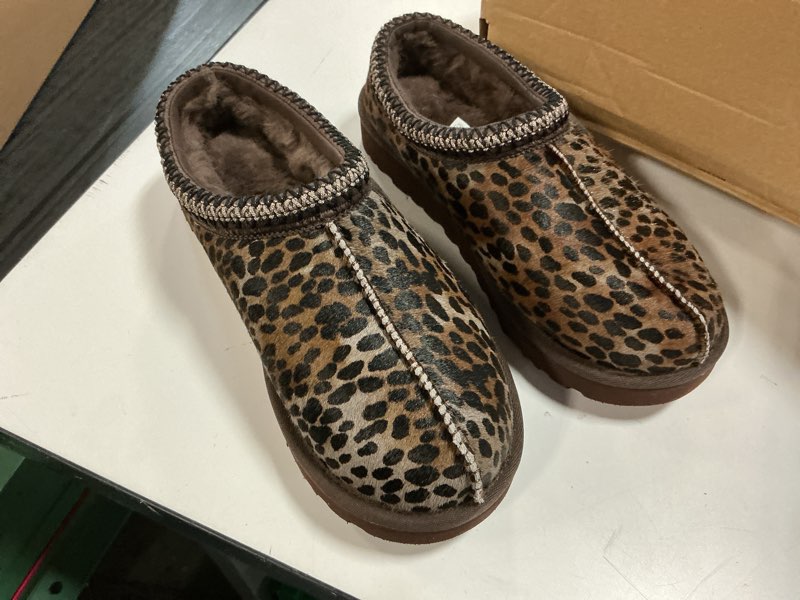 Condition photo showing Good Condition for ugg women's tasman caspian