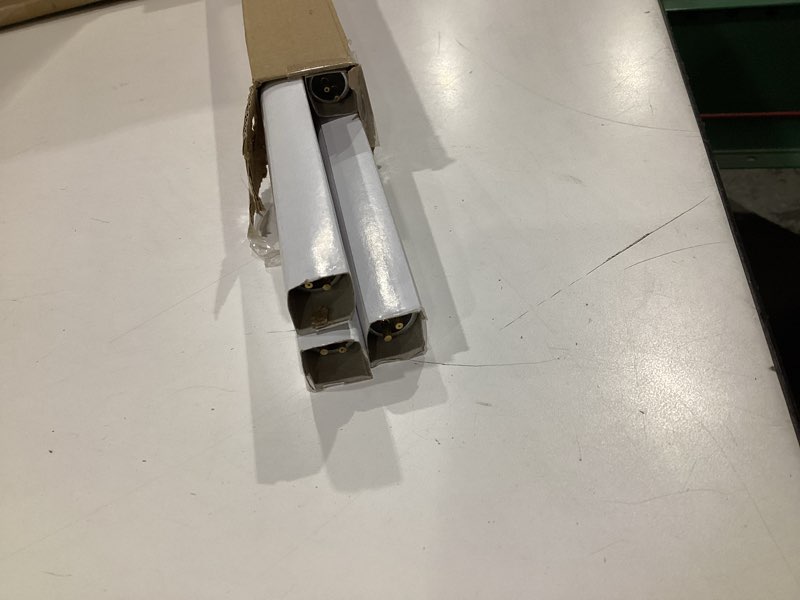 Condition photo showing Good Condition for 22 Inch F14T5/DL LED Replacement Bulbs, 6500K Daylight, T5 LED 9 Watts Replace Fluorescent Bulb with LED, Replacement Tube for Counter and Cabinet Fixture, 4 Pack 6500k Daylight 4 Pack