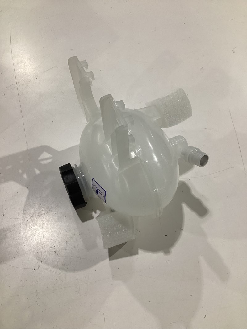 Condition photo showing Good Condition for 1 set engine coolant reservoir water expansion tank for jeep compass 2017-2022 coolant radiator reservoir bottle with cap no.68289857aa/68250057aa