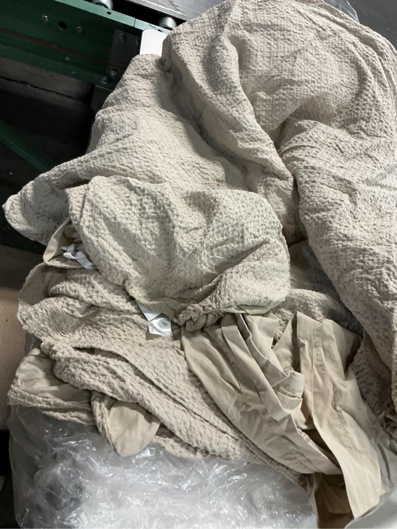 Condition photo showing Good Condition for organic luxe honeycomb duvet cover color: sand set: without sham set size: full/queen