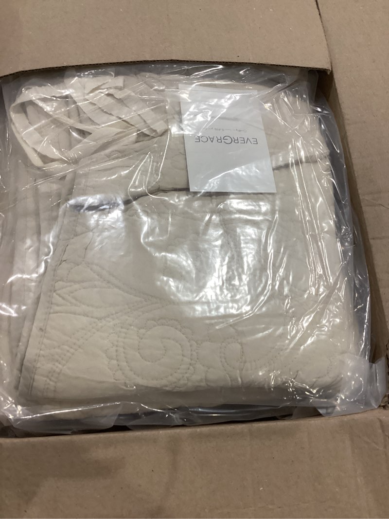 Condition photo showing As Is for EVERGRACE 100% Cotton Paisley Quilt Set, King Size 3 Piece Set – Prewashed Lightweight Bedspread with 2 Shams, Soft & Breathable Matelasse Coverlet for All-Season Comfort, Flax Beige King Paisley Flax Beige