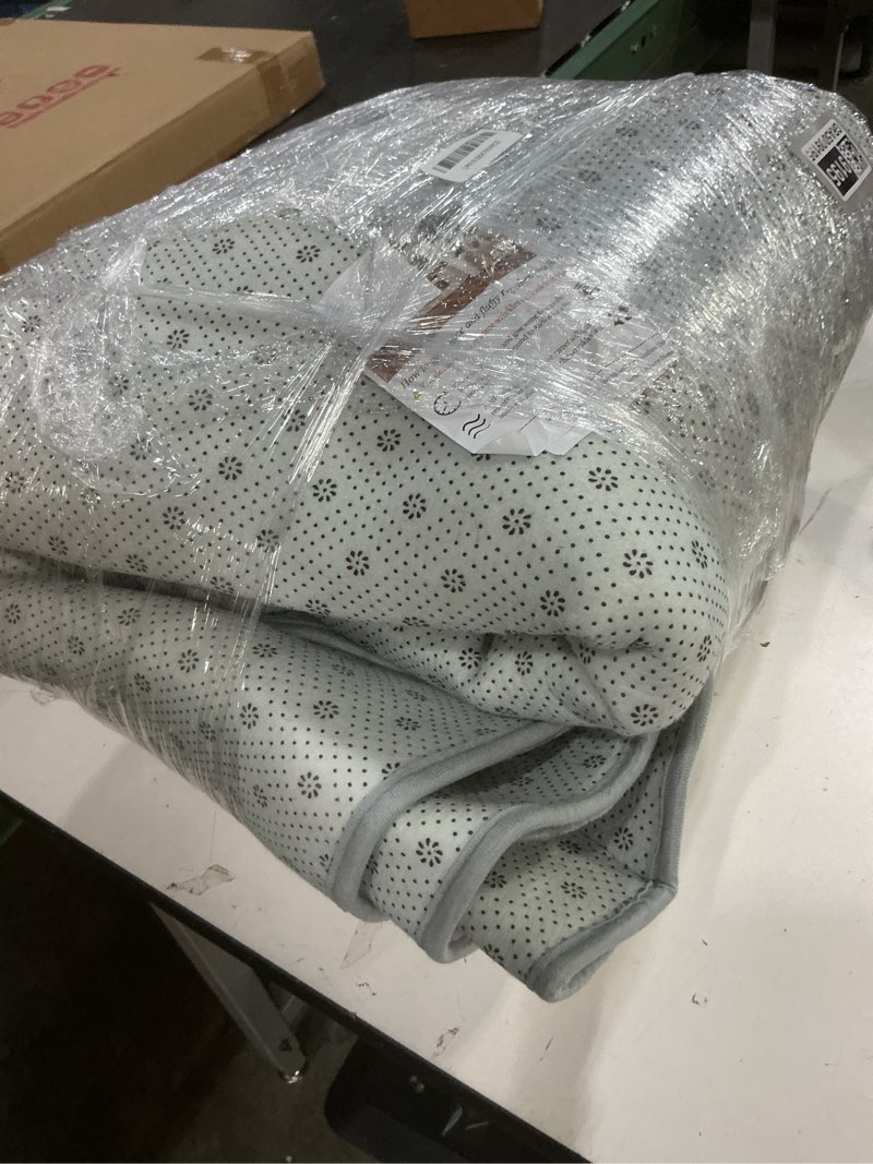 https://lotting-media.assets.bidfta.com/lotting_7a28b460-53c2-4f6f-a6a7-8d615b9c7cfd