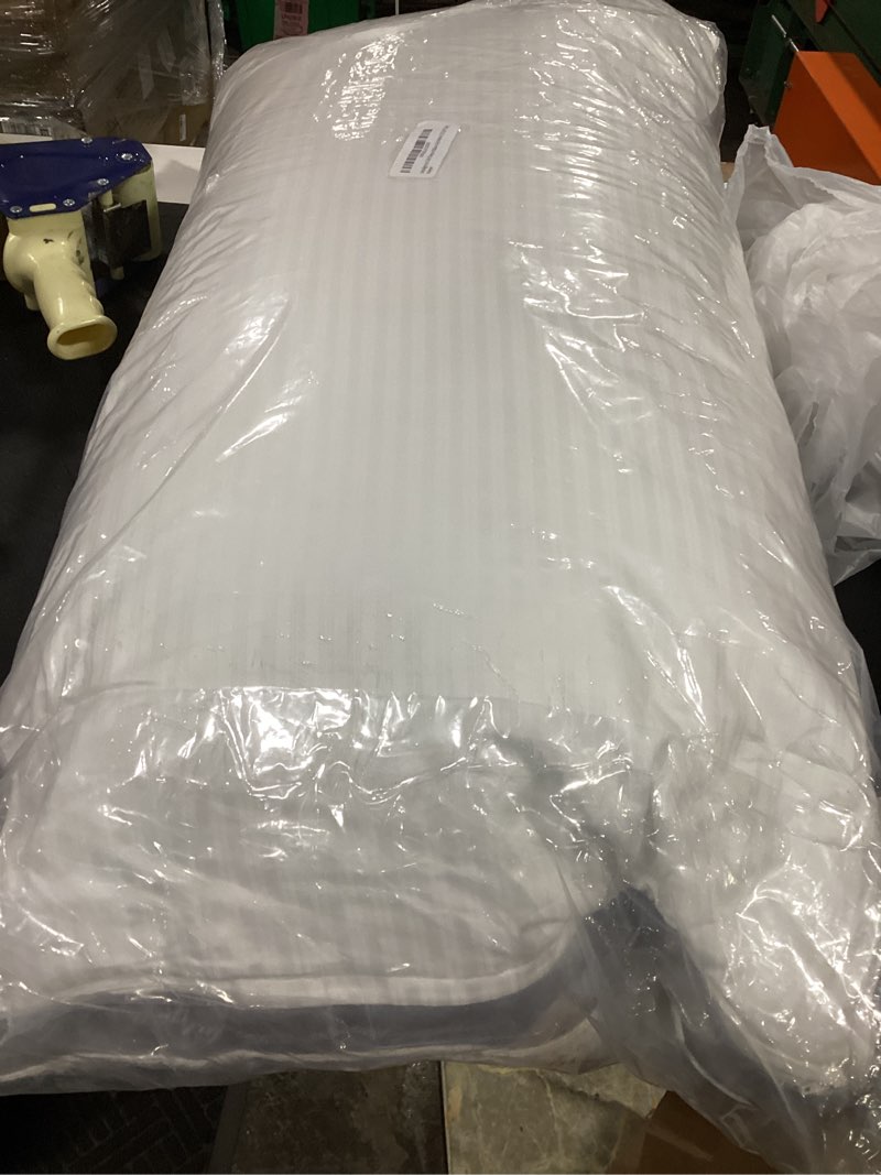 Condition photo showing New/Like New for indulgence side sleeper pillow by isotonic 36"x20" king king (pack of 1)