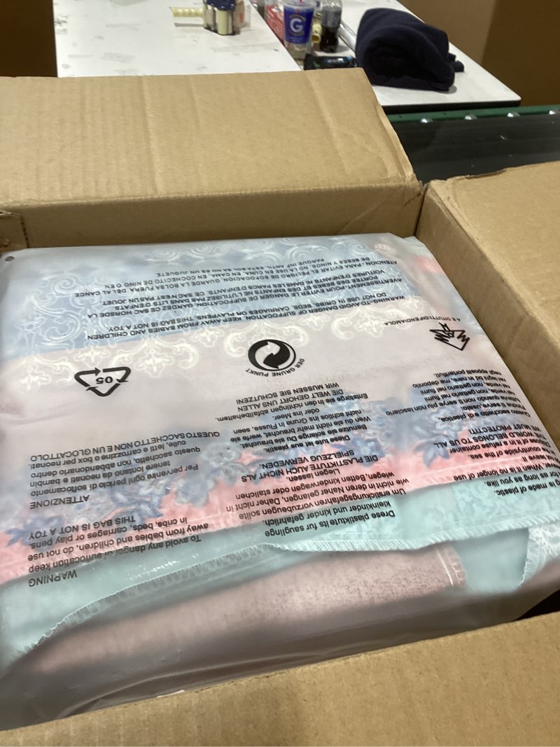 Condition photo showing New/Like New for MAXYOYO Bohemian Retro Floor Mattress Vintage Floral Japanese Futon Mattress Roll Up Thicken Sleeping Bed Portable Camping Mattress Floor Lounger Couch Bed Mattress Pad, Queen Size Bohemian E Queen