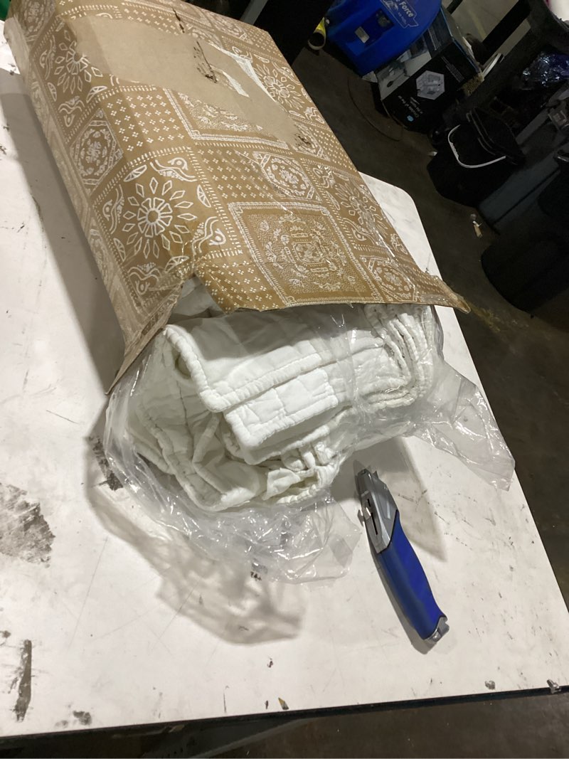 Condition photo showing New/Like New for wdcozy white queen size quilt bedding sets with pillow shams, lightweight soft bedspread coverlet, quilted blanket thin comforter bed cover, all season summer spring, 3 pieces, 90x90 inches white (gold cross stitching) queen