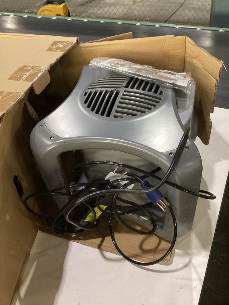 Condition photo showing Good Condition for lasko misto outdoor misting blower fan, ideal for sports, camping, decks & patios, 3 speeds, 15", black, 7050 gray/black fan