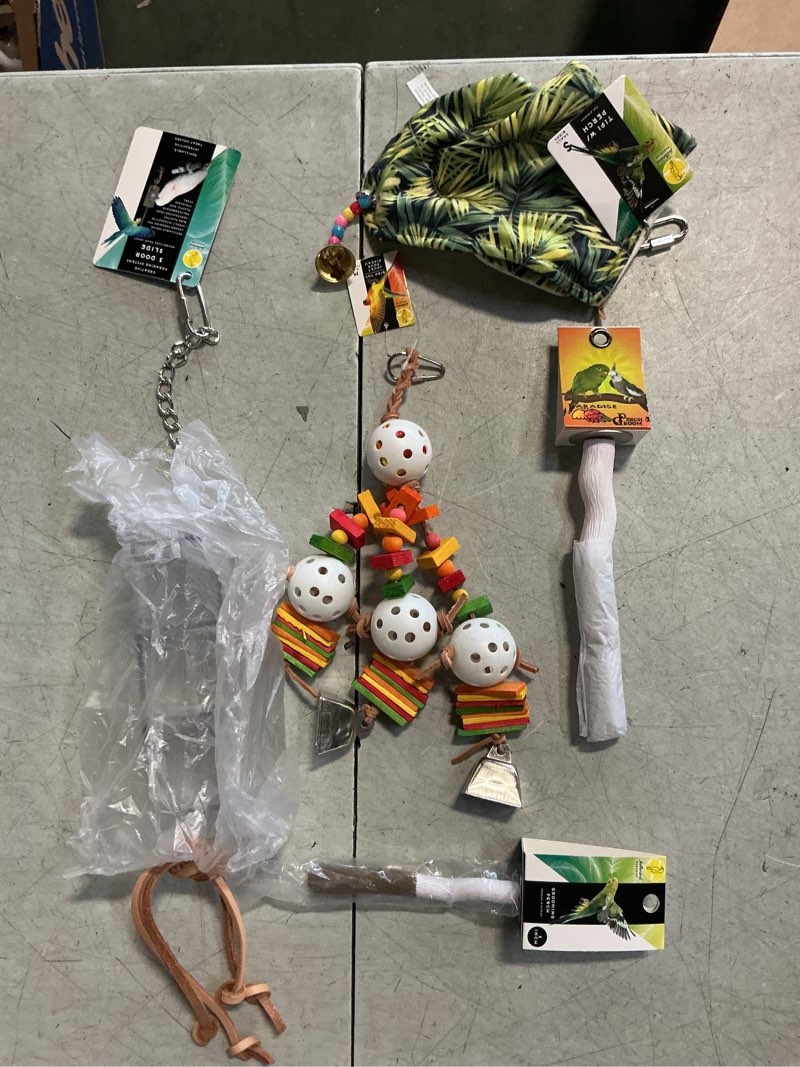 Condition photo showing New/Like New for Assortment of small pet items (Birds), Miscellaneus small, variety of items multiples pieces 5 pieces total