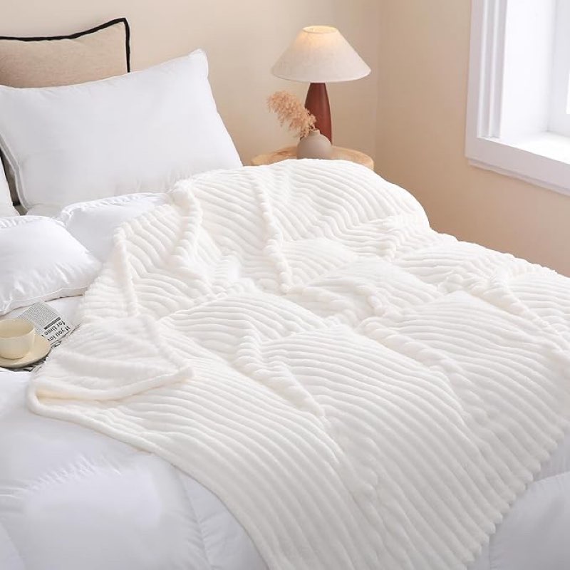 PAJEO Throw Blanket Fleece Couch (Cream White King(108”x90”) (similar to stock photo)