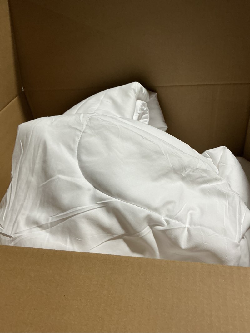 Condition photo showing As Is for Bedsure Comforter Duvet Insert - Quilted Comforters Full Size, All Season Duvet, GentleSoft Down Alternative Bedding, with 8 Tabs, Gifts for Women/Men, White, Full 86 x 82 Inches White Full