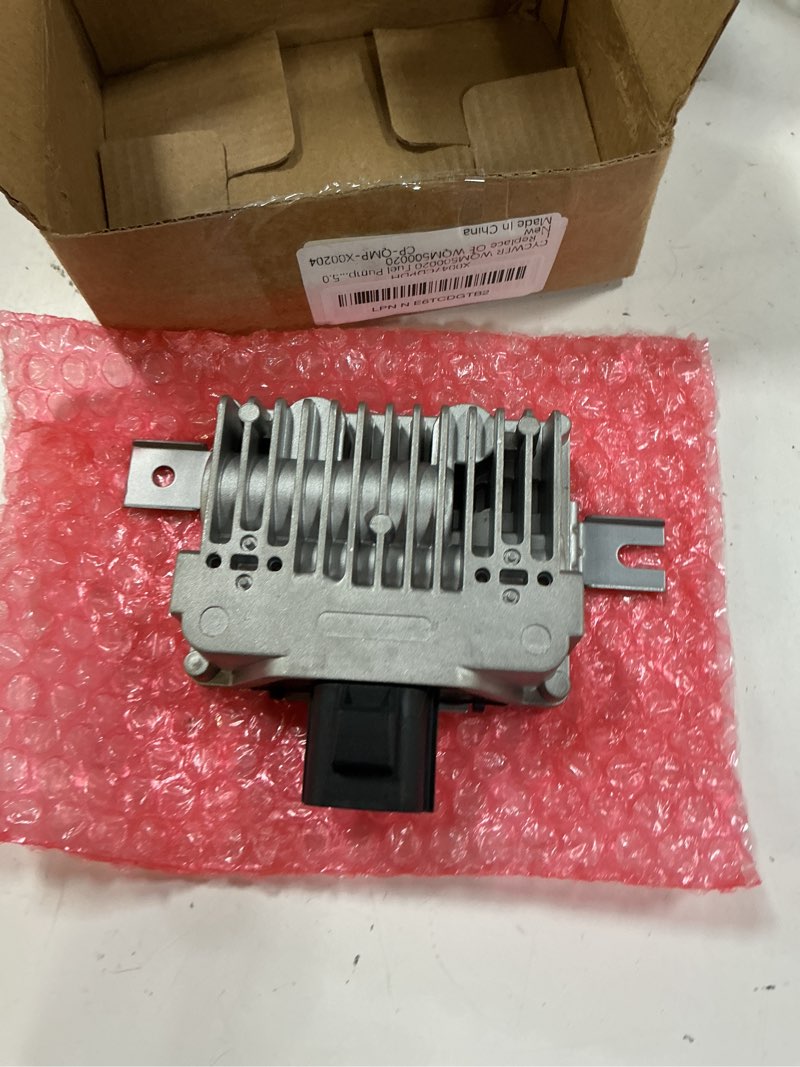 Condition photo showing Good Condition for wqm500020 fuel pump control module pump module fits for 2010-2013 lr4 5.0l, fits for 2011-2013 range rover sport 5.0l, replace oe wqm500020