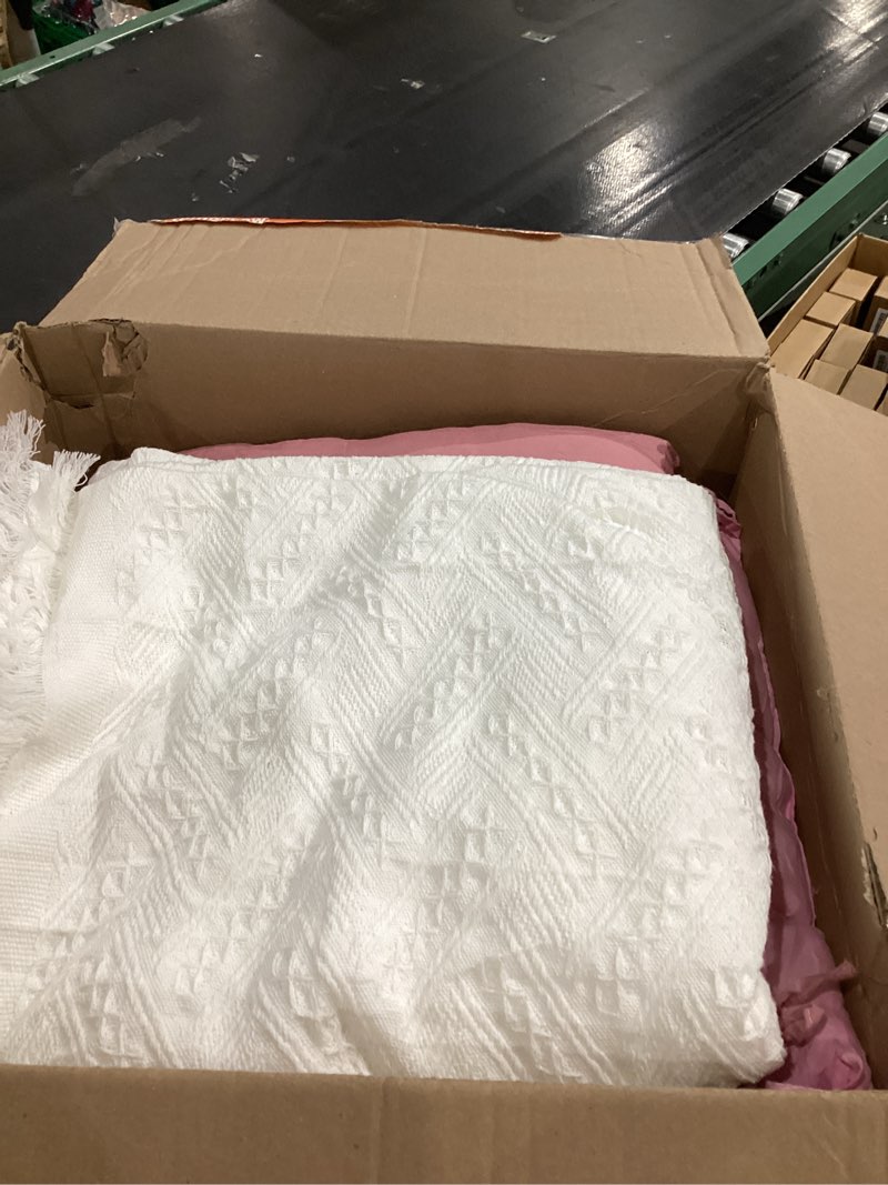 Condition photo showing Good Condition for 91 x 71'' Extra Large Outdoor White Picnic Blanket with Pink Table Runner and 6 Pink Floor Pillows Cushions for Picnic Party Camping Wedding Bachelorette Birthday Baby Shower Backyard Decor