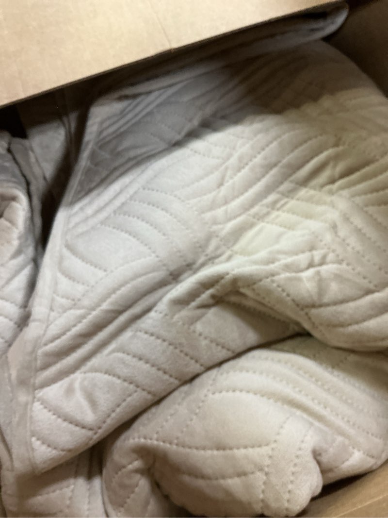Condition photo showing As Is for WARMDERN Ultrasonic Khaki Velvet Quilt Set King Size, Geometric Textured Weave Pattern Modern Quilt Bedding Set, 3 Piece Soft Microfiber Taupe Bedspreads Coverlet for All Season, Khaki, 106x96 inches 07-khaki-wave Pattern King
