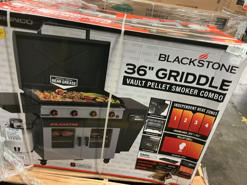 Condition photo showing New/Like New for blackstone bronco outdoor combo griddle, 4-burner 36" propane flat top grill with vertical pellet smoker