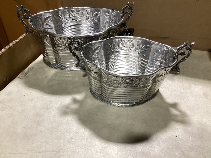 Alumium planter small and large 