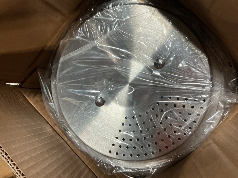 Condition photo showing New/Like New for stainless steel pasta pot with strainer lid — 5.5 qt large capacity spaghetti pot with twist lock lid — deep cooking and stock pots for boiling, dishwasher safe by cooler concepts