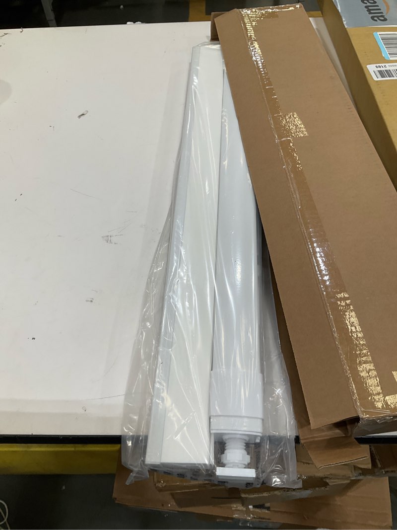 Condition photo showing Good Condition for blindsavenue cellular honeycomb cordless shade, 9/16" single cell, light filtering, white, size: 25.5" w x 72" h white 25.5"w x 72"h