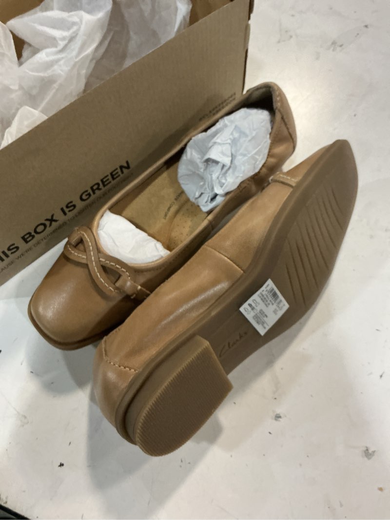 Condition photo showing New/Like New for (size:6.5)clarks womens lyrical rhyme 6.5 warm beige leather
