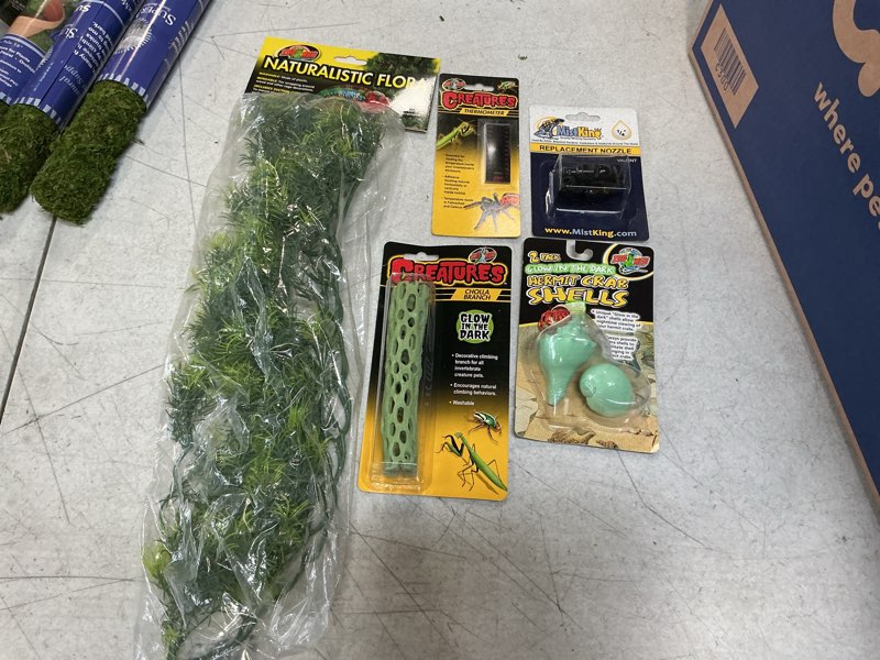 Condition photo showing New/Like New for - [x] Assortment of small pet items, miscellaneous small, variety of items multiple pieces, 5 pieces total  