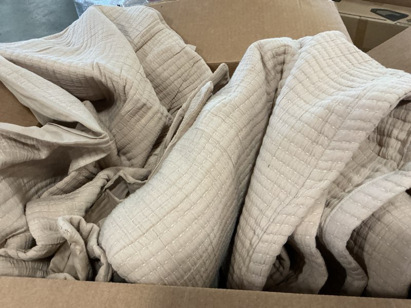 Condition photo showing As Is for PHF 100% Cotton Muslin Blanket King Size 108" x 90", 4-Layer Lightweight and Breathable Blanket for Summer, Luxuriously Soft Gauze Bedding for Bed, Natural Minimalism Style, Ideal Gift, Light Tan Light Tan King Size(108"X90")
