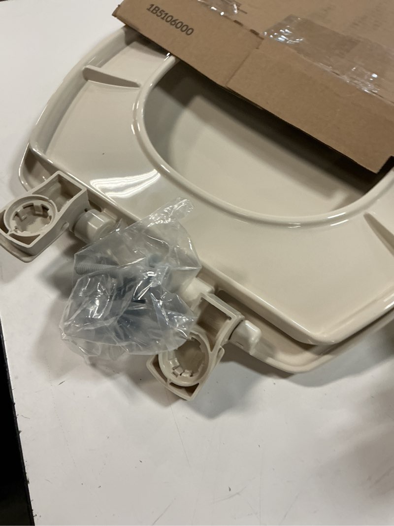 Condition photo showing Good Condition for Bemis 7300SLEC Slow Close Toilet Seat, Easy Clean Hinges and Durable Plastic Seat, Made in USA, Elon