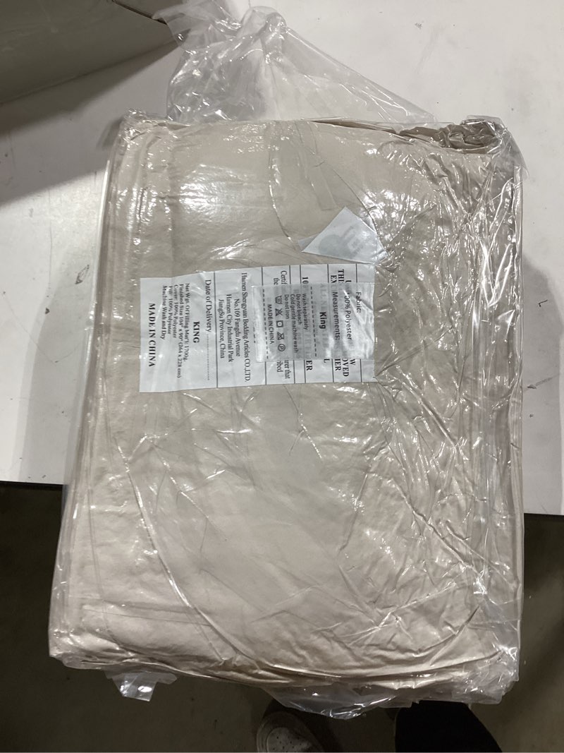 Condition photo showing New/Like New for muxhomo beige king size comforter set, all season ultra soft down alternative bedding - 3 piece lightweight bed set includes 1 comforter (104"x90") and 2 pillow shams (20"x36") king(104"x 90") 01 - beige