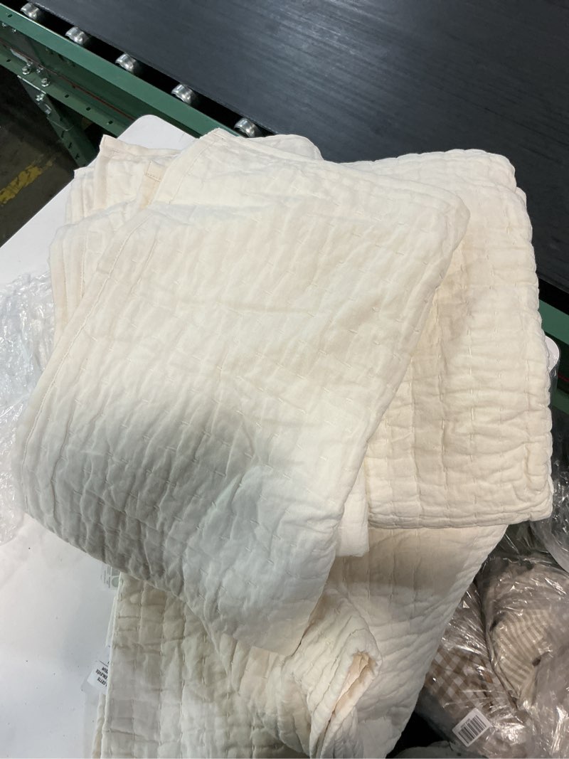 Condition photo showing Good Condition for organic airy gauze duvet cover set color: undyed size: full/queen