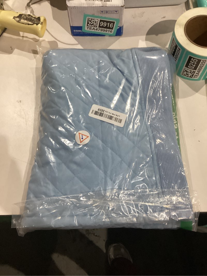 Condition photo showing As Is for bienzoe women quilted casual vest: lightweight packable sleeveless jacket x-large light blue