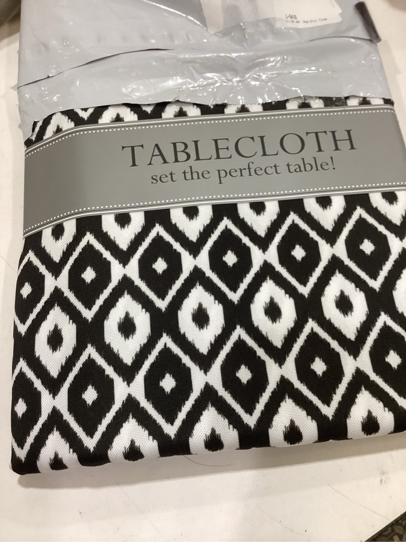 Condition photo showing Good Condition for dii ikat outdoor zippered tabletop collection water resistant, 60x120 tablecloth, black black 120" x 60" (rectangular)