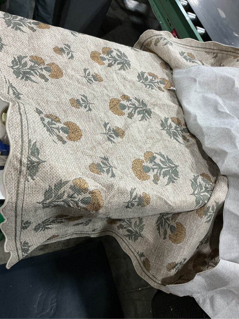 Condition photo showing As Is for ortigia scalloped easy jute 5x7 area rug vintage yellow floral farmhouse washable rug non-slip indoor outdoor carpet for living room bedroom patio entryway 7' x 5' (rectangular) yelllow