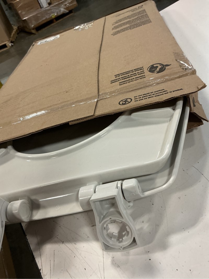 Condition photo showing Good Condition for bemis 730slec slow close toilet seat, easy clean hinges and durable plastic seat, made in usa, round, white