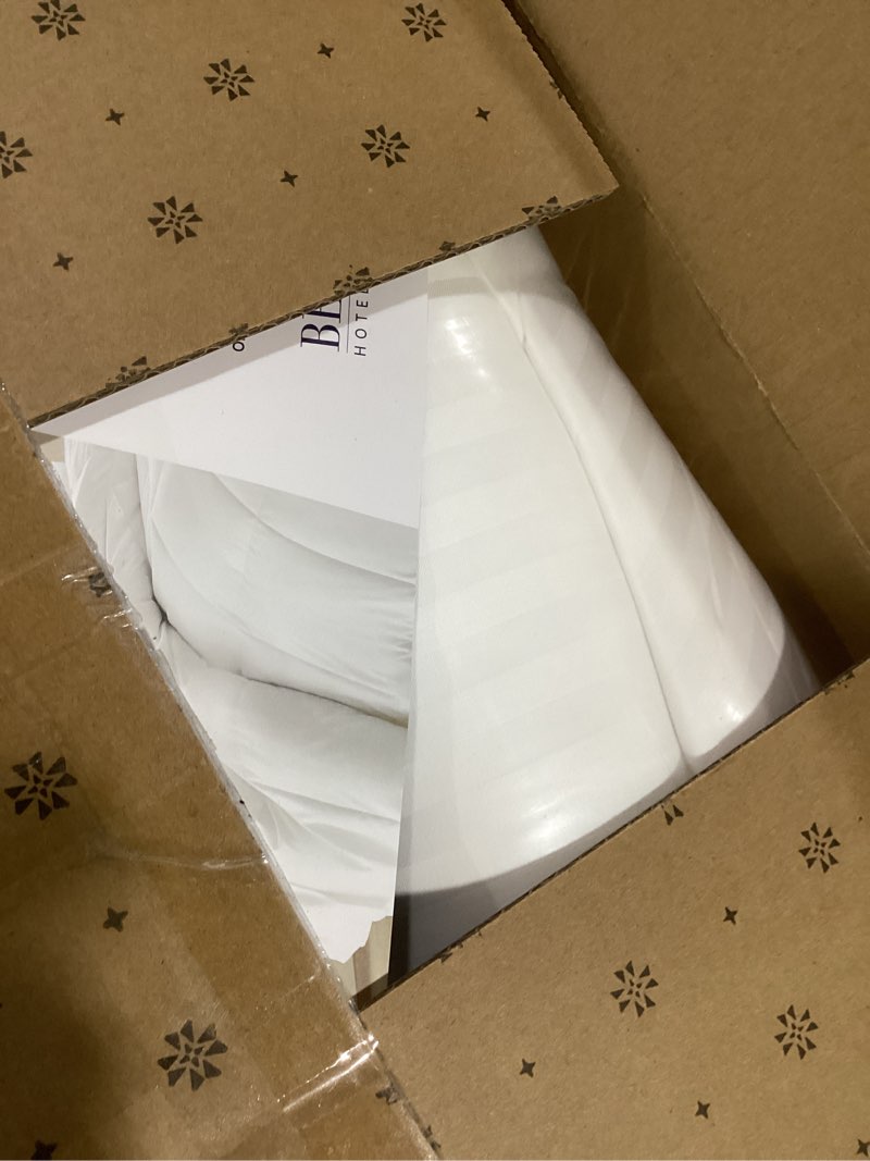 Condition photo showing Good Condition for Beckham Hotel Collection Bed Pillows with Cotton Pillowcases Queen Size Sets of 2, Soft Down Alternative Pillows for Sleeping, Open End Cases for Easy Changing, White