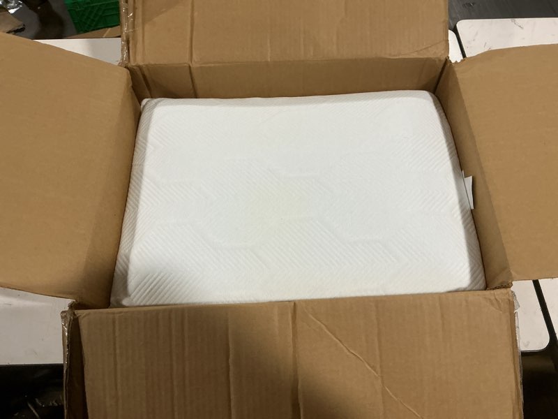 Condition photo showing Good Condition for sleep innovations 2-in-1 memory foam pillow and alternative down fiber fill, standard size, side, stomach, and back sleepers, soft-to-medium support