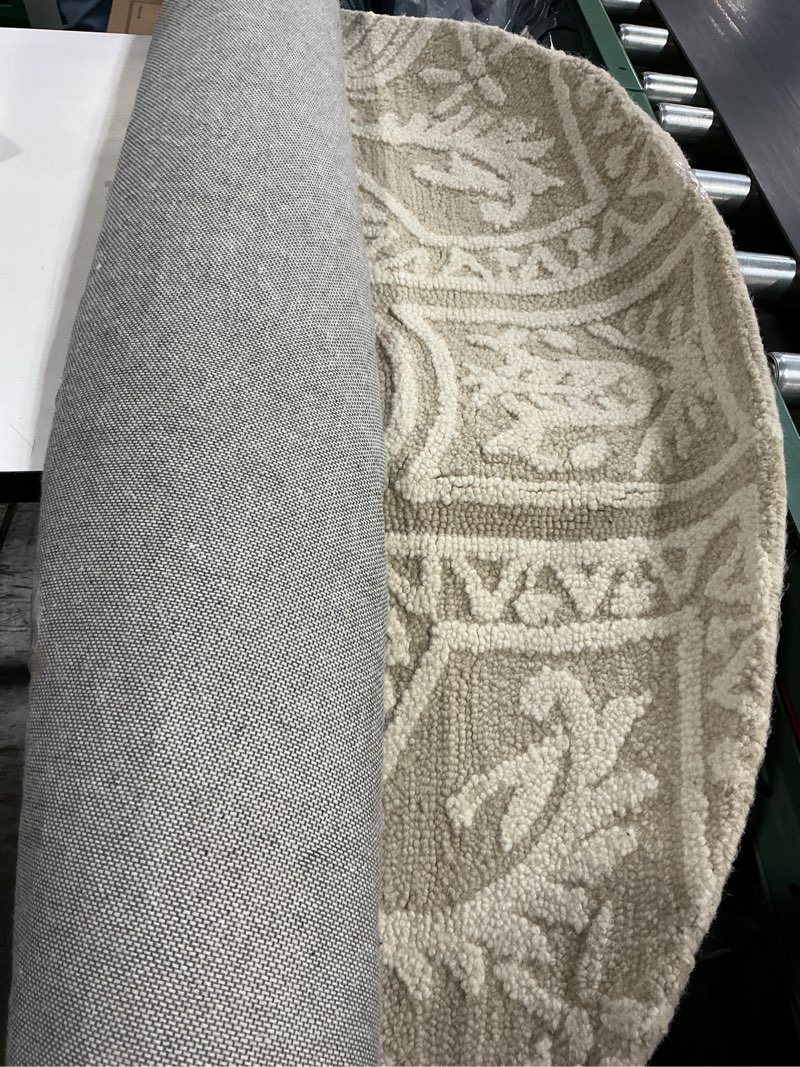Condition photo showing As Is for safavieh blossom lovisa 6 x 6 (ft) tufted wool light gray/ivory round indoor abstract bohemian/eclectic area rug